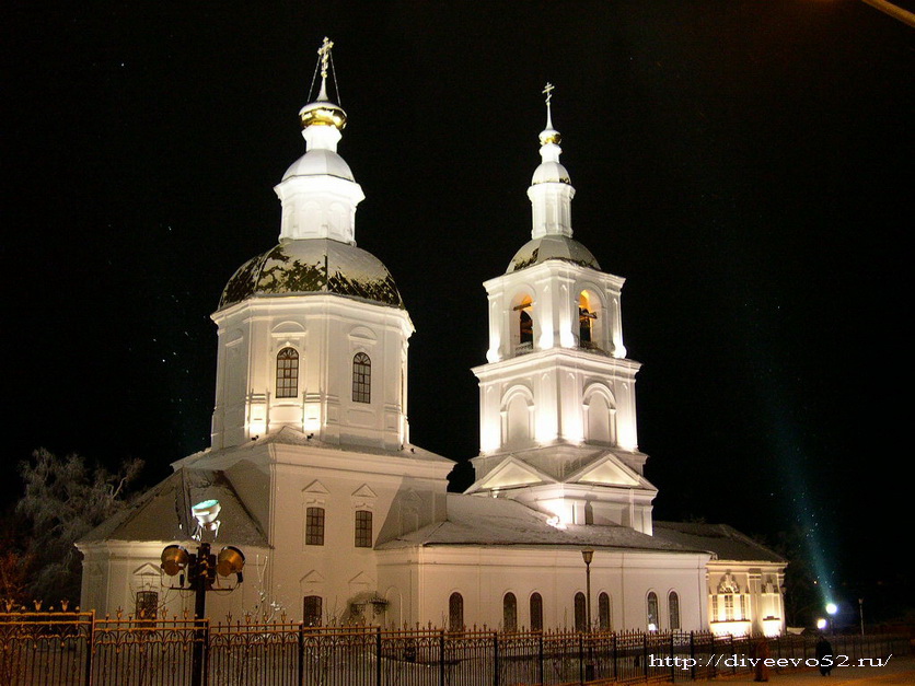 Православные святыни Дивеева: Казанский собор ночью