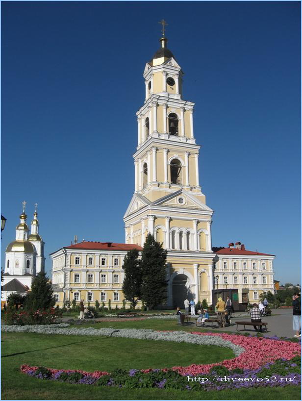 Дивеево: пятиярусная колокольня Дивеевского монастыря