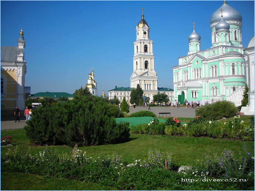 Дивеево: Соборная площадь Дивеевского монастыря