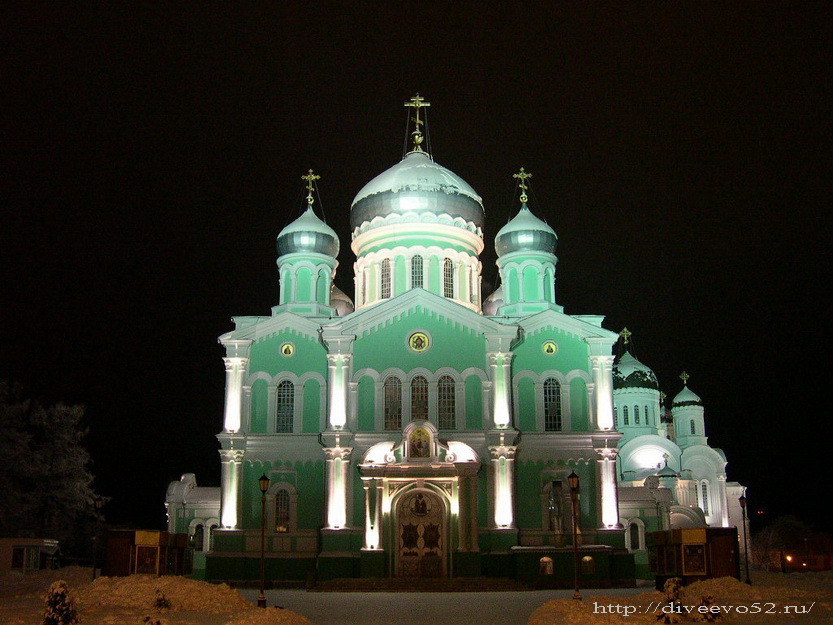 Дивеевский монастырь: Троицкий собор ночью